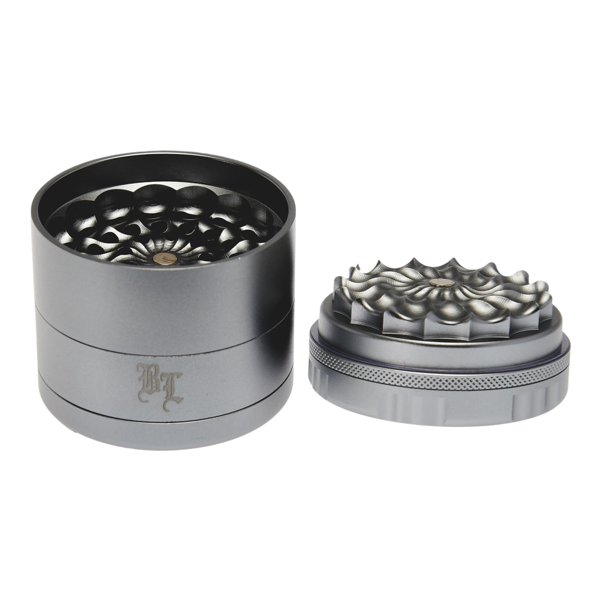 Black Leaf CNC Flowergrinder / Blumengrinder Silber geöffnet Deckel liegt danaben