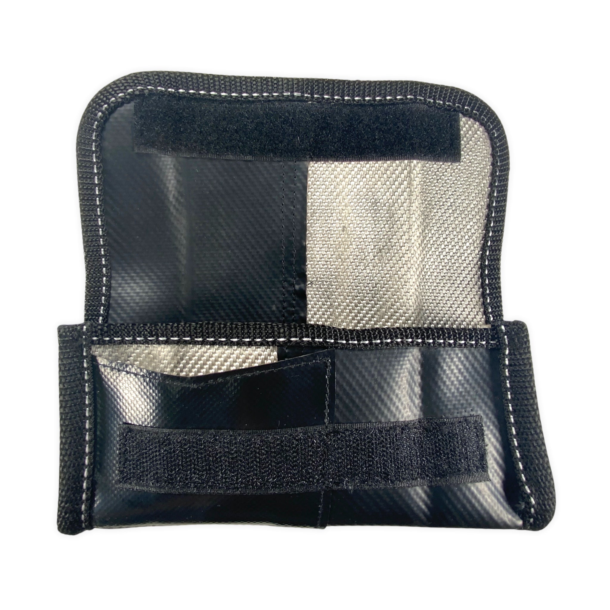 Mighty Tasche aus Feuerwehrschlauch Blacksilver Unikat geöffnet