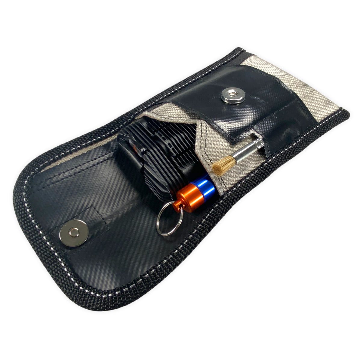 Mighty Tasche aus Feuerwehrschlauch Black an White Unikat mit Beispielgerät