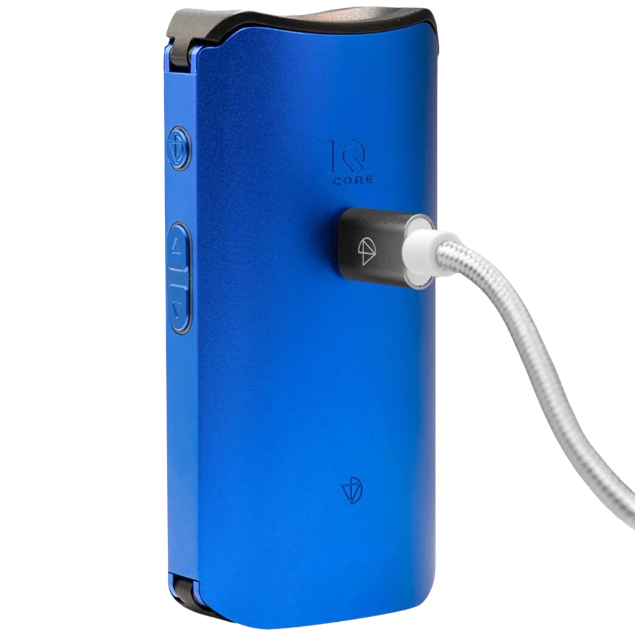 DaVinci IQ Core Blau stehend mit Ladekabel in der Buchse