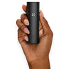 PAX Plus Starter Kit Onyx in der Hand