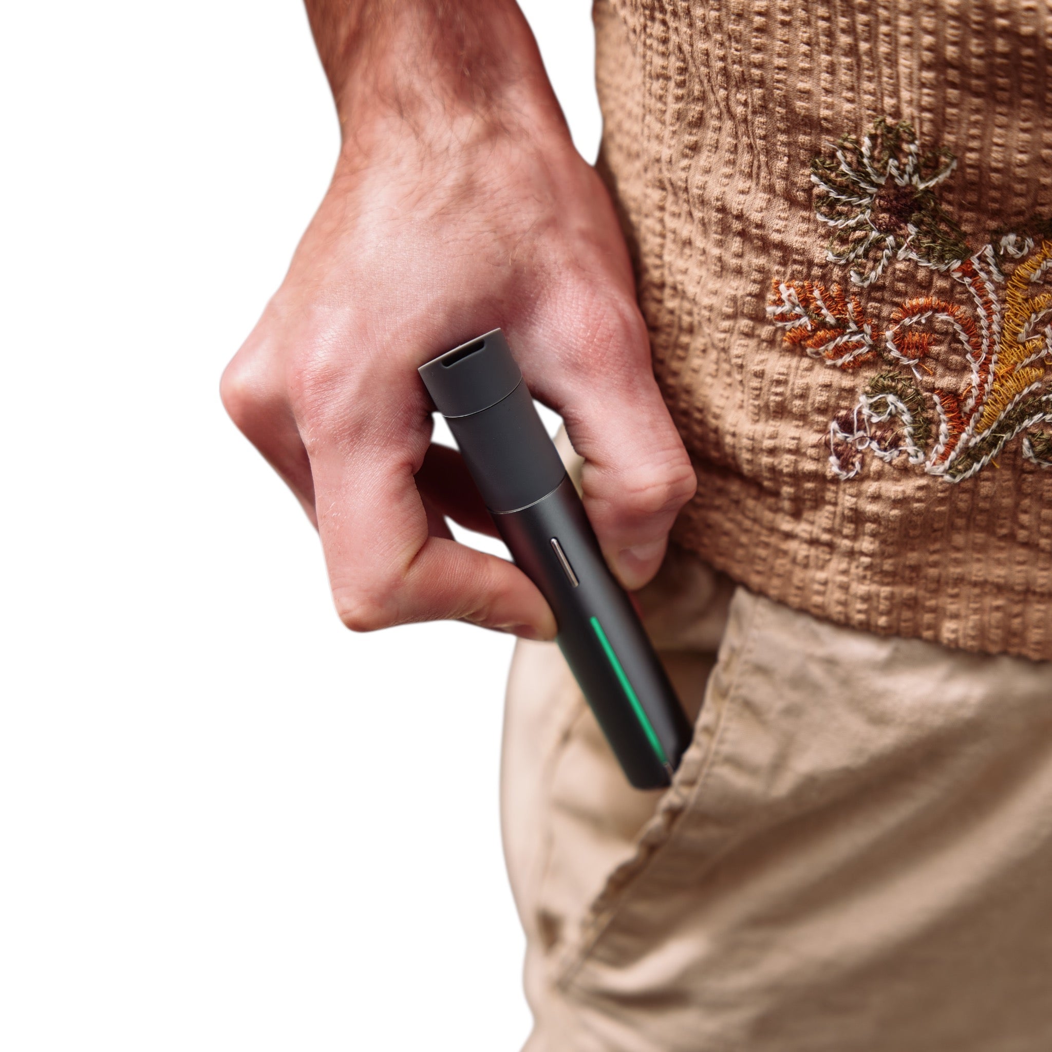 Mann Puffco Pivot Onyx in die Hosentasche