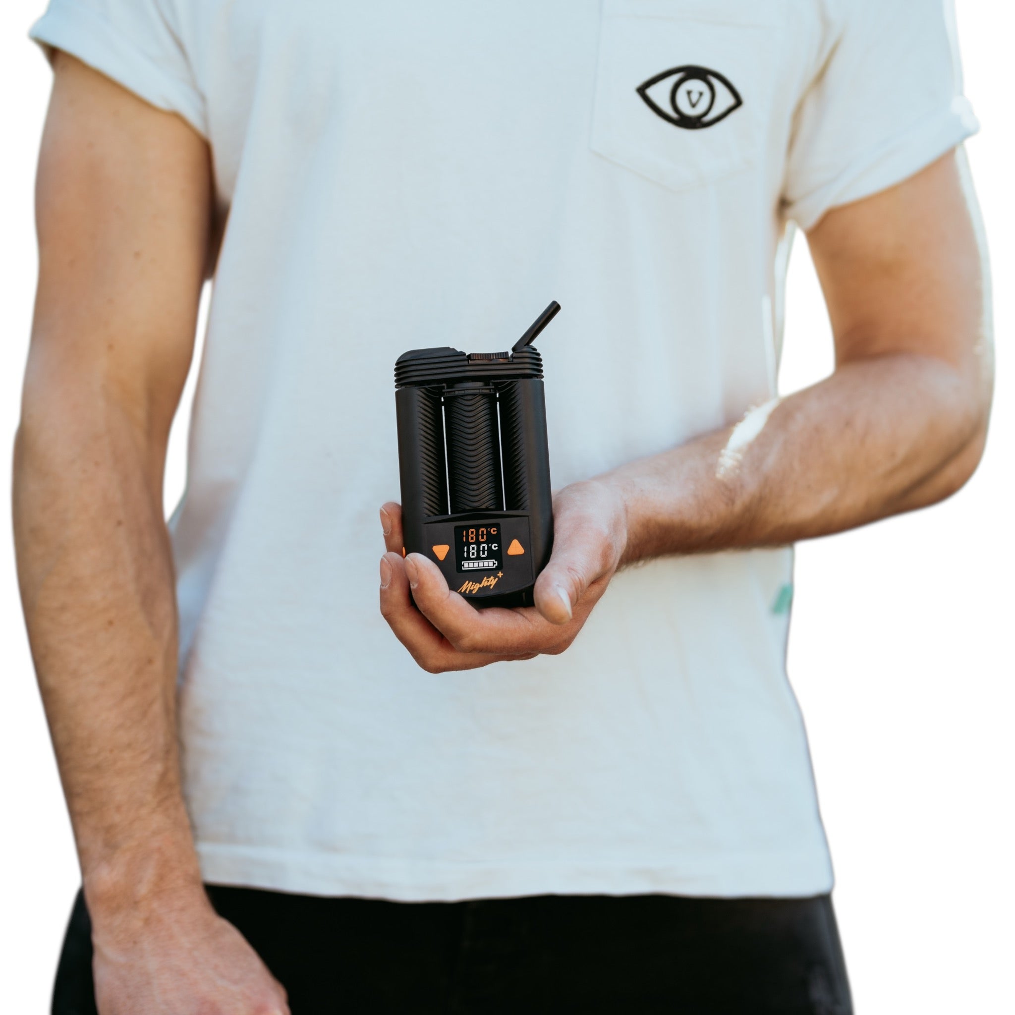 Storz & Bickel Mighty+ Mann hält Mighty+ in der Hand vor dem Bauch