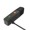 Veazy Vaporizer Alluring Black liegend mit Kabel steckt